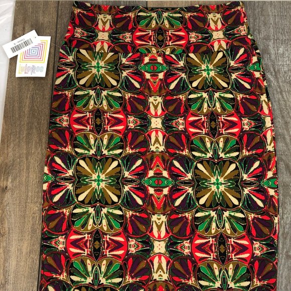 LULAROE CASSIE SIZE‎ S (NWT) - Picture 1 of 2